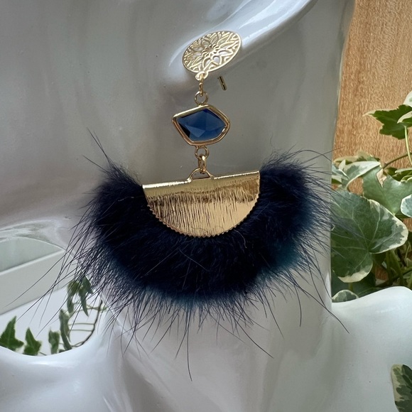 Elegant Blue Feather Dangle Earrings - Stylish Evening Retro Earrings - Picture 10 of 14